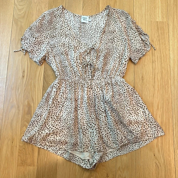 Princess Polly Romper Maicie Animal Print Tie Sleeve Size 4 - Picture 4 of 9